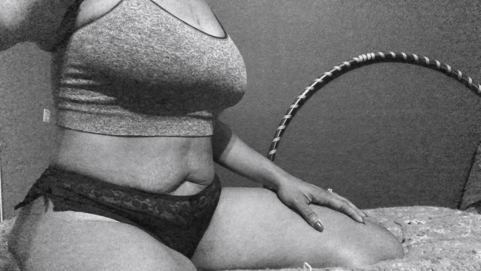 Black and white tease & drop on this fine Sunday 🤩