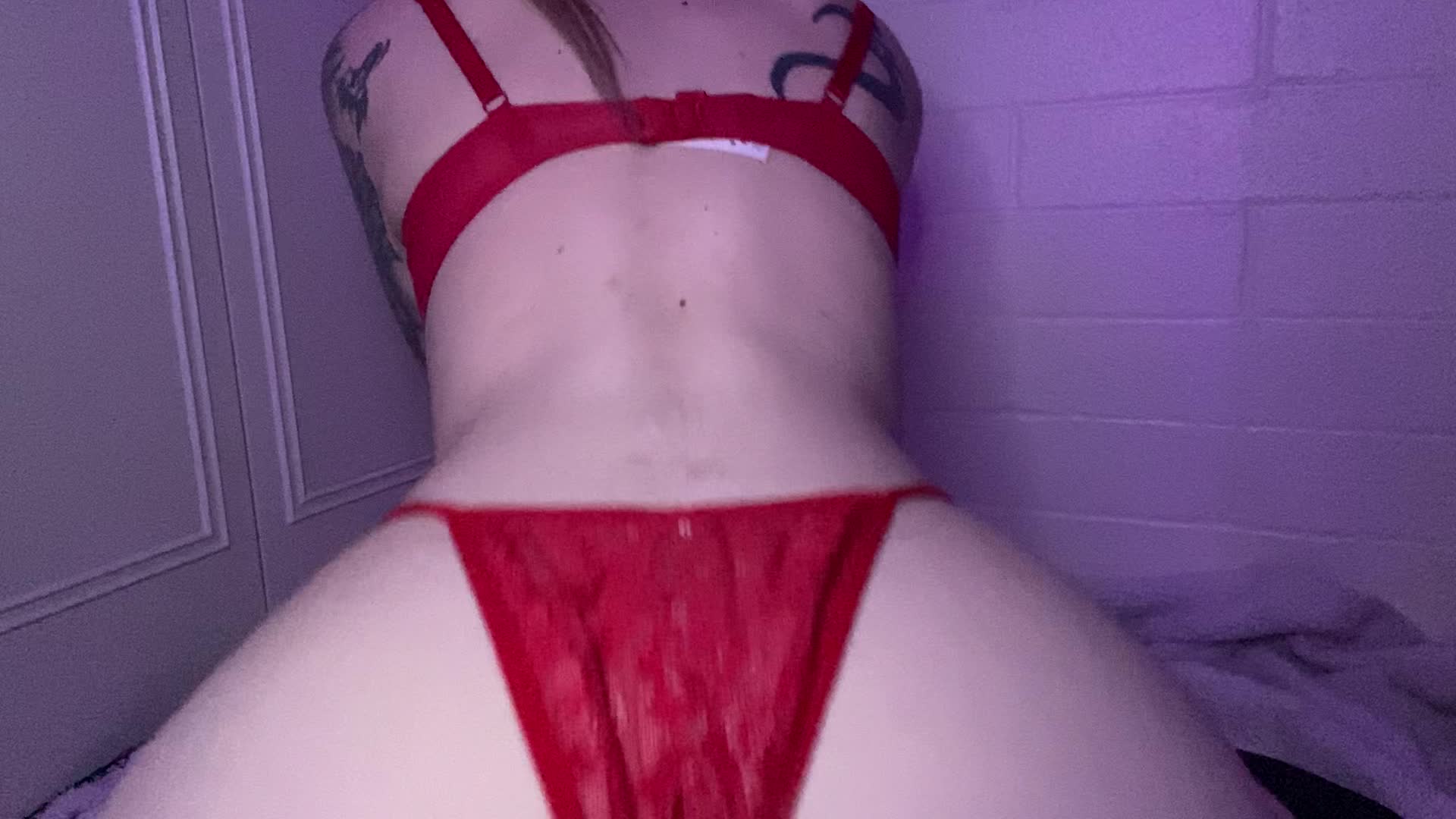 Treat yourself for the holidays 😈😘 Watch me shake my booty ✨