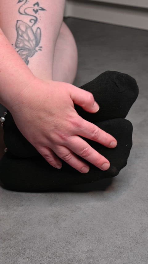 ASMR Slowly peeling off my cute black sneaker socks with shiny pearl beads [F]