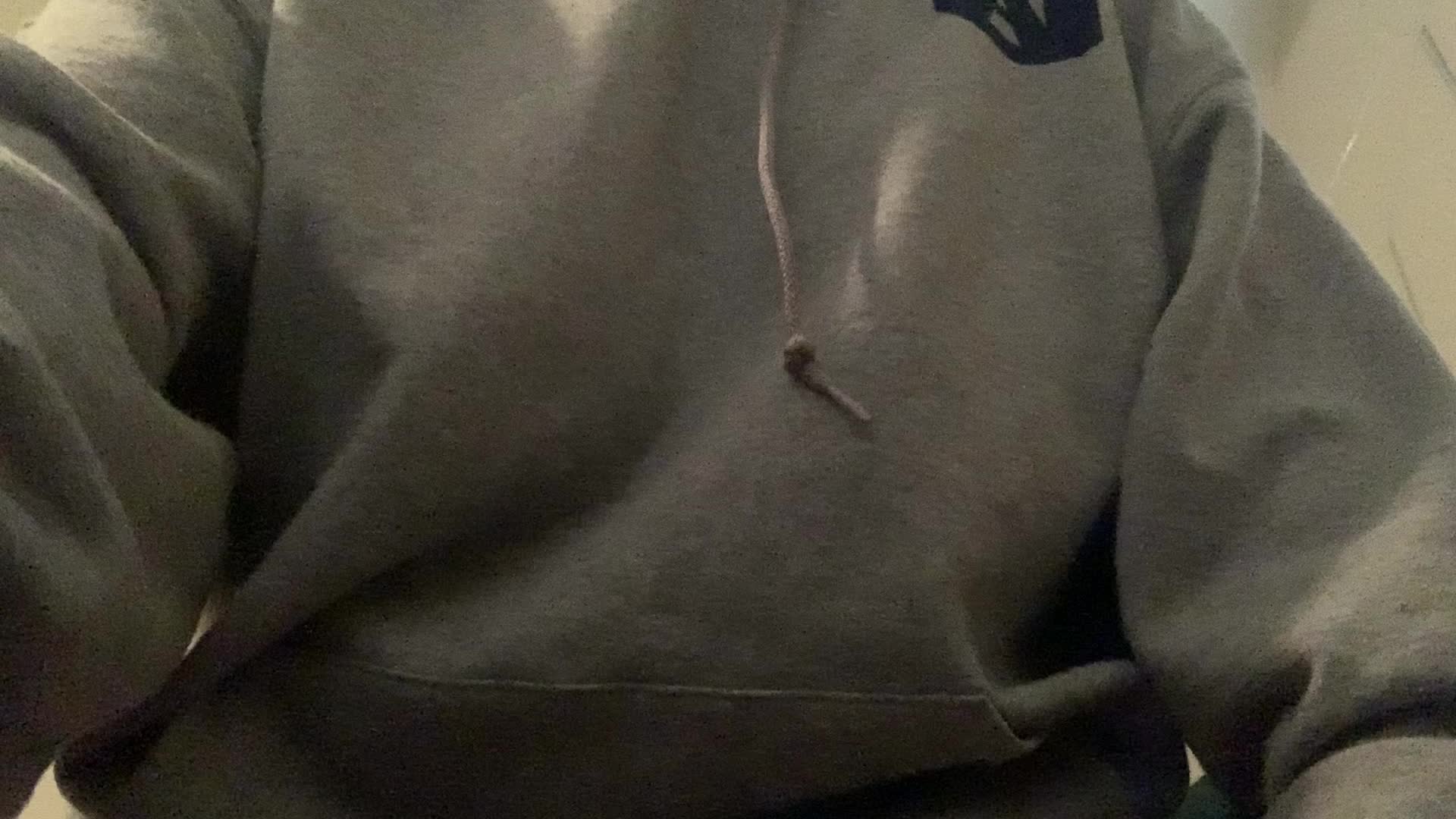 chillin in my favorite hoodie, have a peek ❤️ tittydrop!
