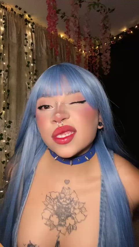 I need someone to c um on my boobs