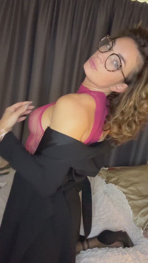 Cubs only… think you can fuck a milf like me tonight?