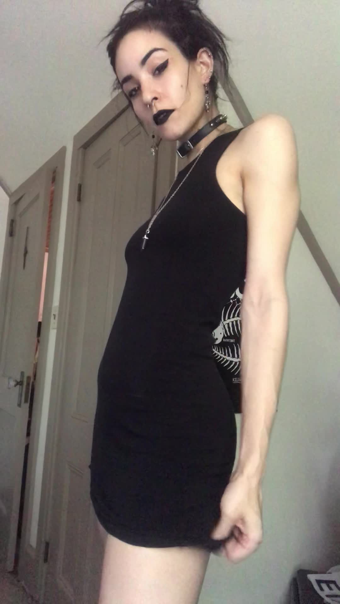 little titty drop in my little black dress 🖤