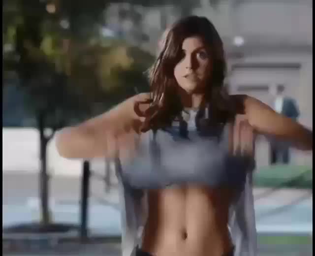 Alexandra Daddario's boobs on point! 👍🏼