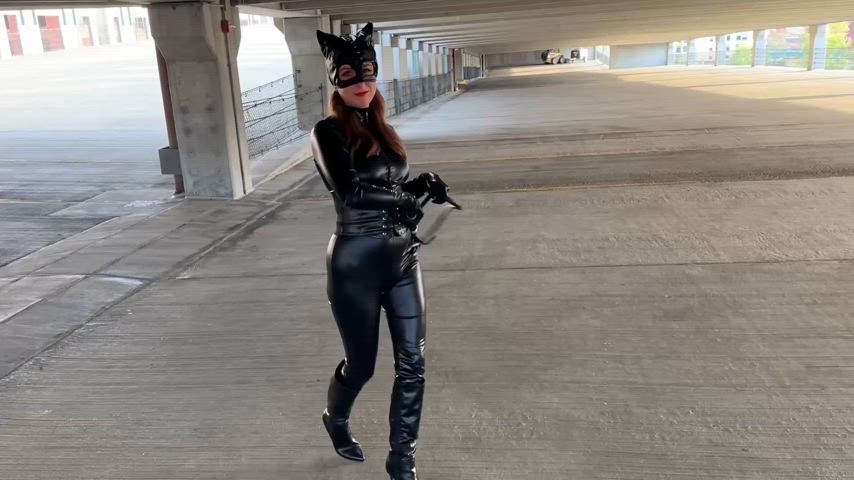 Catwoman sucking cock in the parking garage