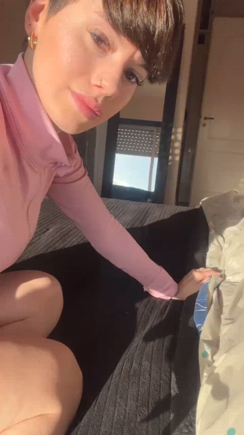 im bending over like this and waiting for you to fuck me in doggy, how long are you lasting be honest