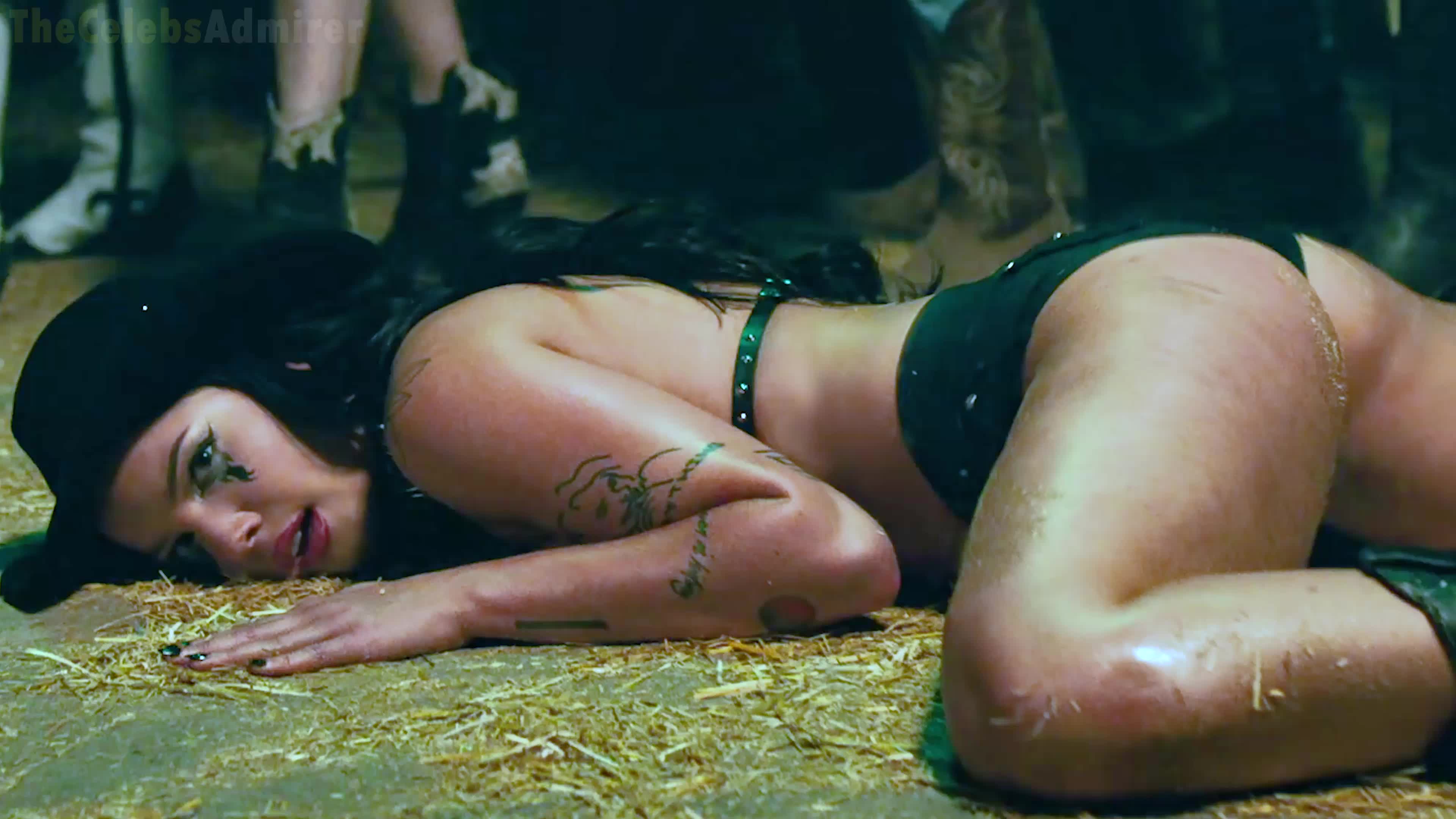 Halsey's Ass Jiggle/Twerk Slowmo Loop - 'You Should Be Sad' Music Video