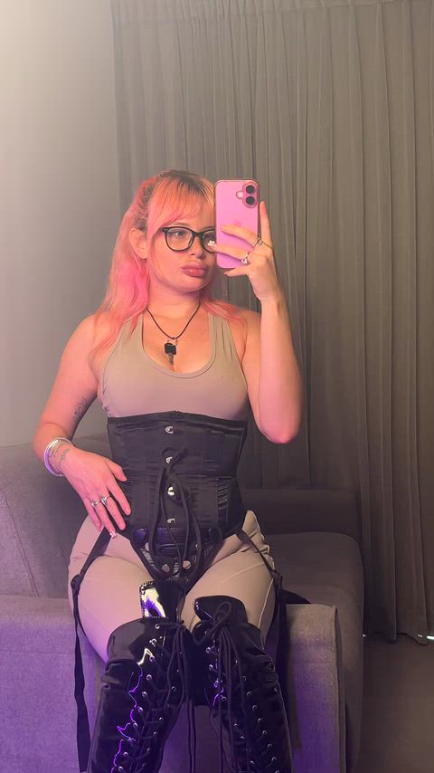 hey guys, wanna see me play with this toy just for you?