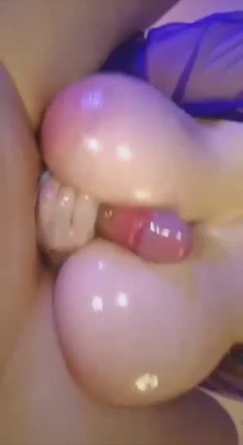 she gave him an oily titfuck