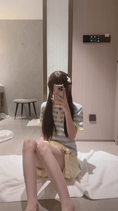 I feel guilty doing this, what if someone sees me😫