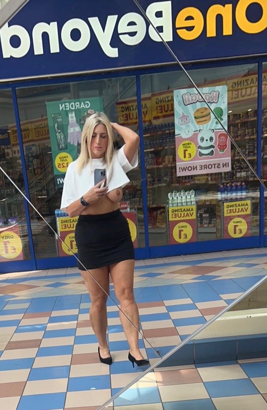 Milf amateur boobs flashing