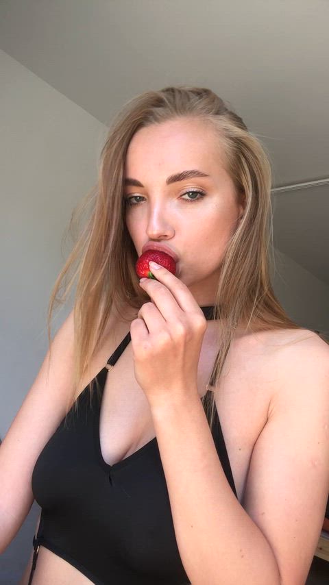 Amateur Big Tits Blonde MILF NSFW Natural Tits OnlyFans Solo Tease TikTok Porn GIF by kirablaze25