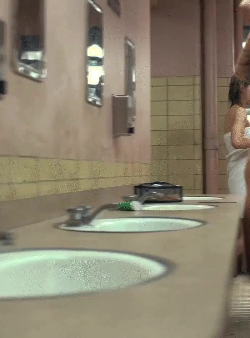 Orange Is the New Black S03E09 Ruby Rose as Stella Carlin  1080p