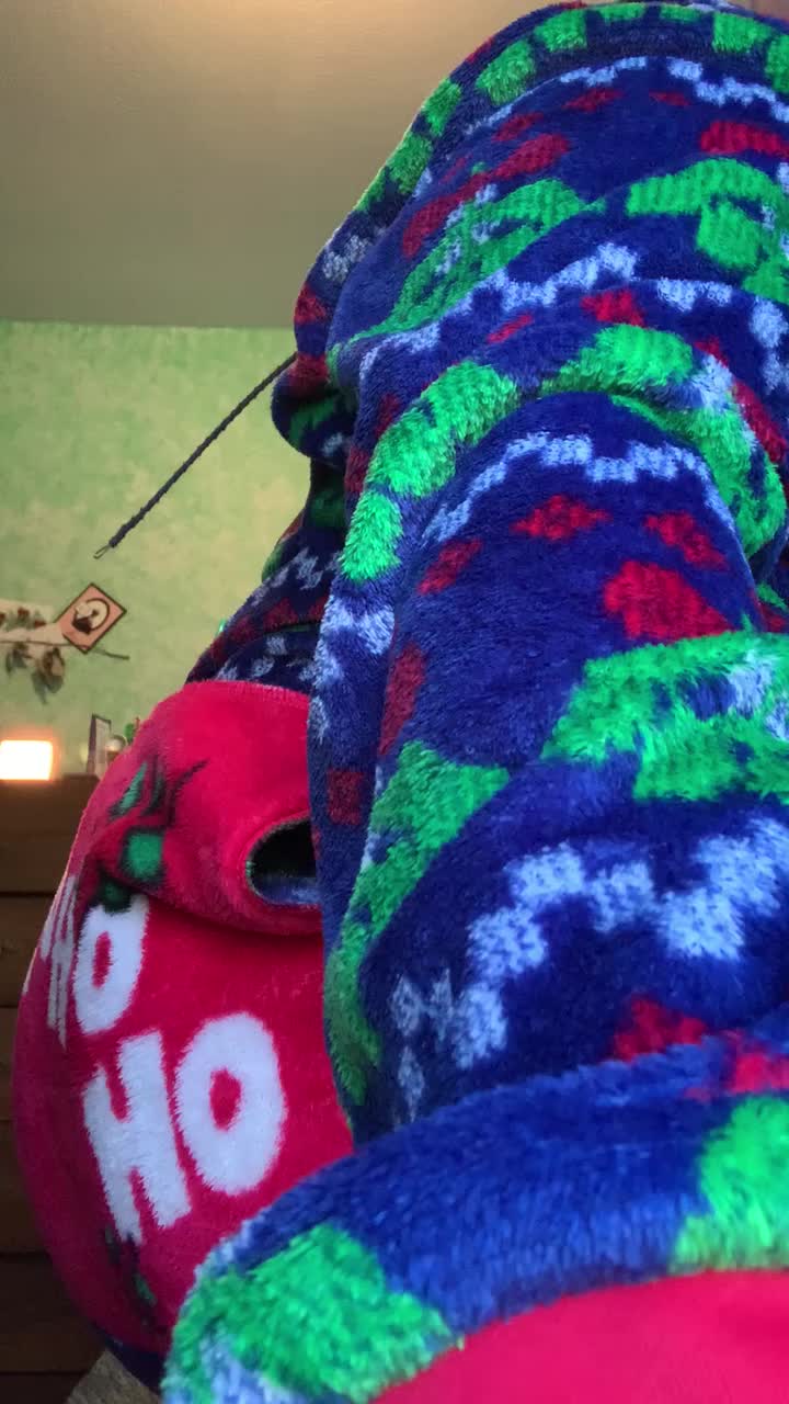 Would you unwrap me for christmas? 🎁