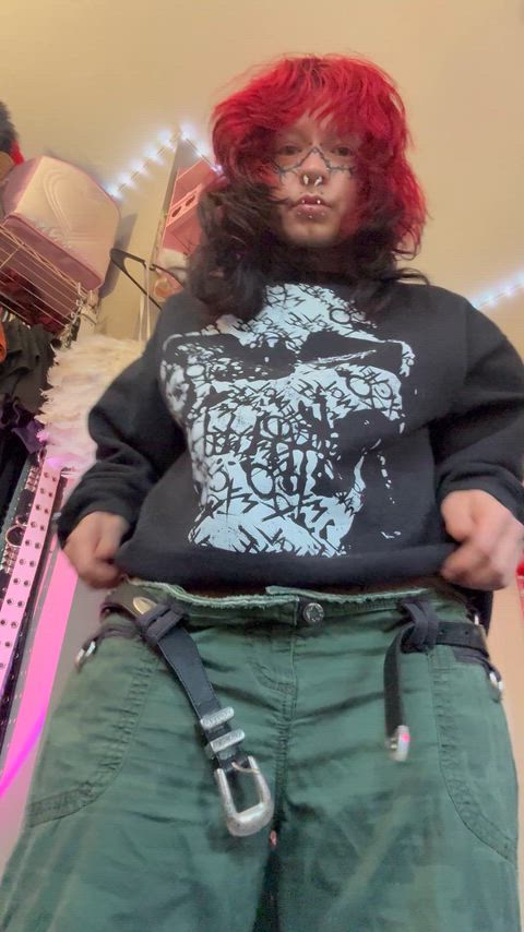 We don’t wear bottoms in this house , we just fuck them 😏