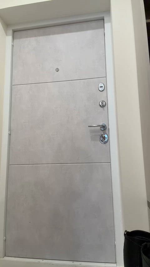 When the neighbor comes, I have no clothes on