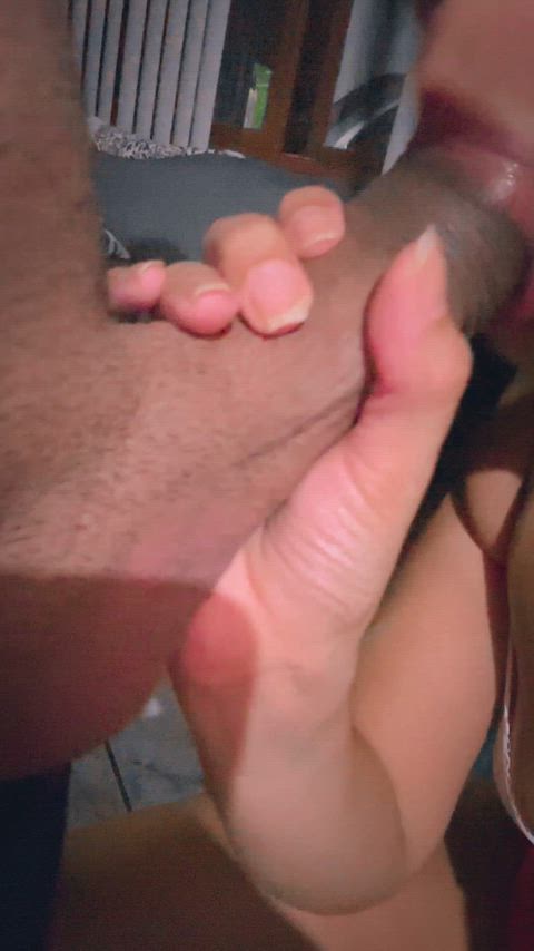 A vida é simples: ele assiste futebol, e eu ordenho ele