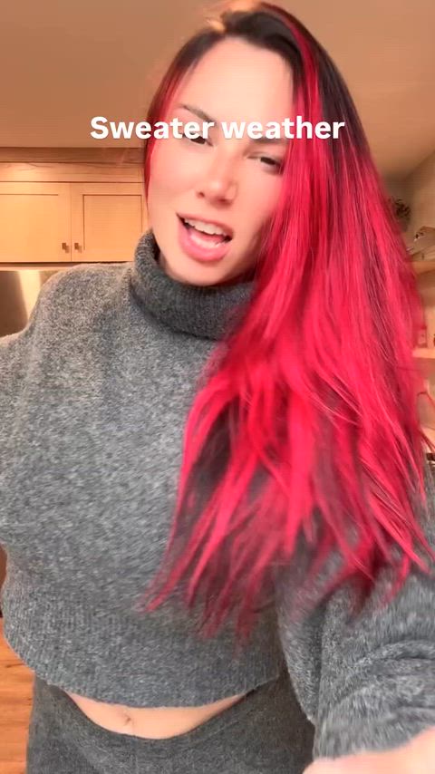 Aidra Fox looks great with red hair, especially now that it's thick. What do you think?