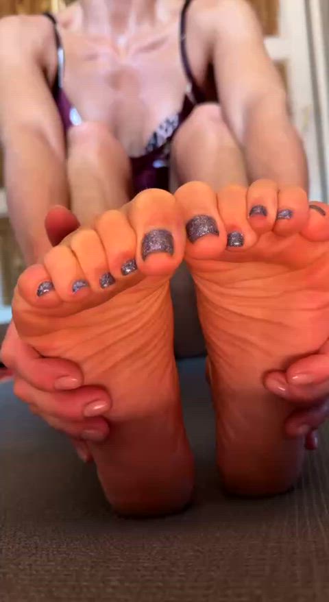 Casual bare feet kicked up on the couch