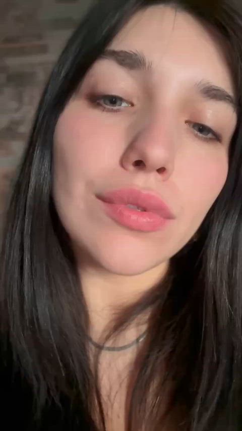 Sending nudes to every Redditors who arrow up and say "yes", no joking