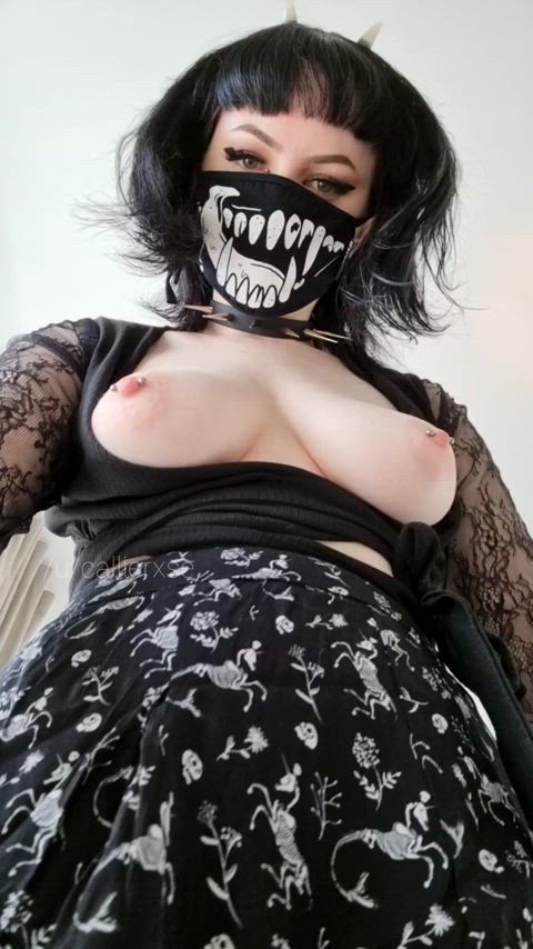 5’2 but you can will me “Mommy”.