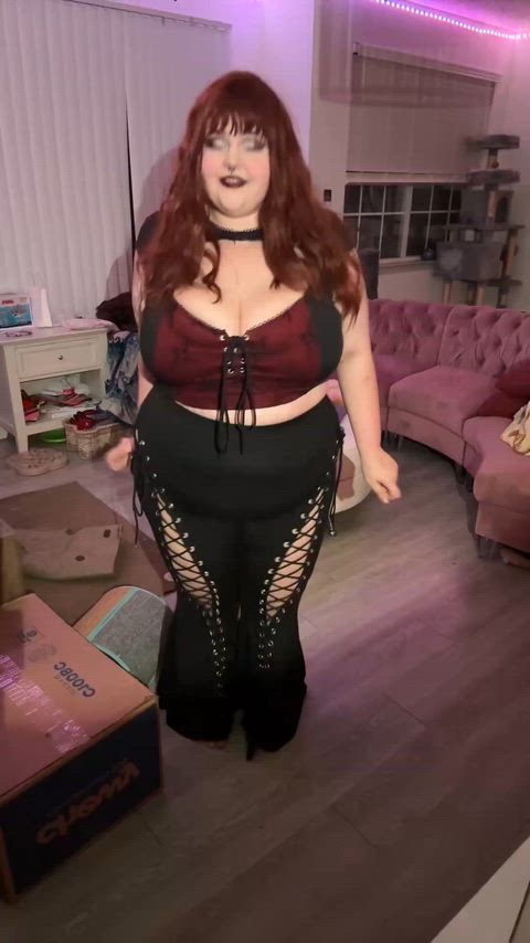 Everything bounces when I walk 😋