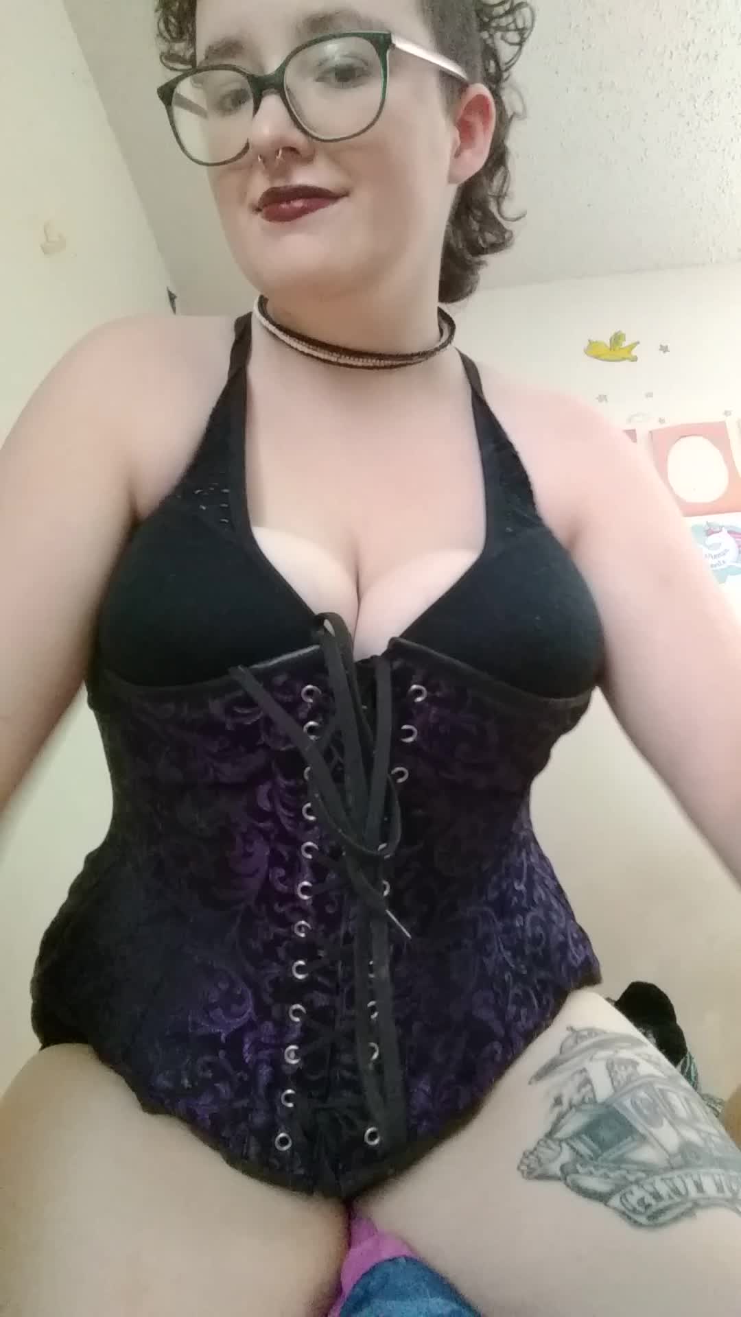 As much as I love my sexy clothes, it is hot as hell so hurry up and get me out of them please. s Instant Video {RATE]s for just $15. Kik me @ escarlettexxx. I'm + Vanilla friendly, sexy with a side of silly, adorkable & ready to give you an unforgettable time!