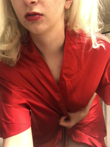 quick KIK session before bed? 💋