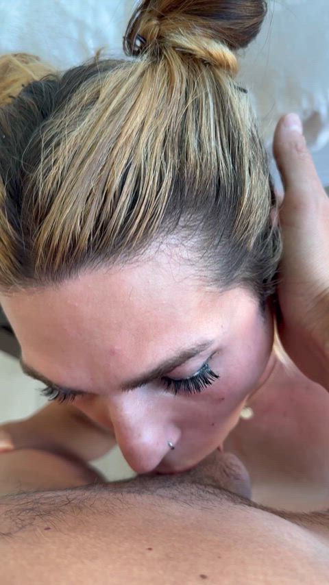 Hit me up if you're down for some dick pics or a vid (I mean it😉)