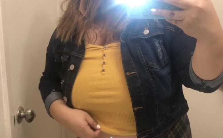 had to do a titty drop at my friends 😉