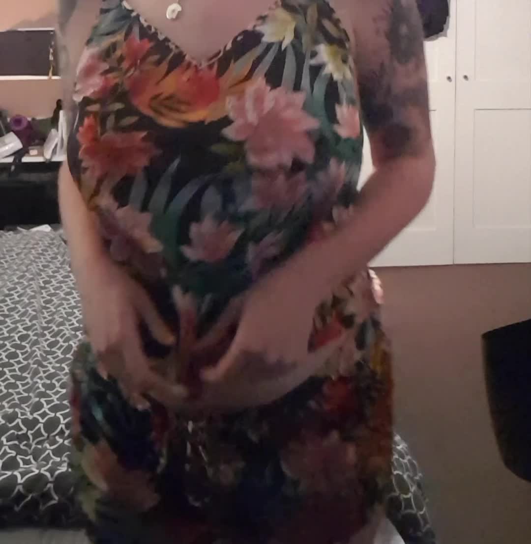 While the boyriend is away the Bombshell will play 😈