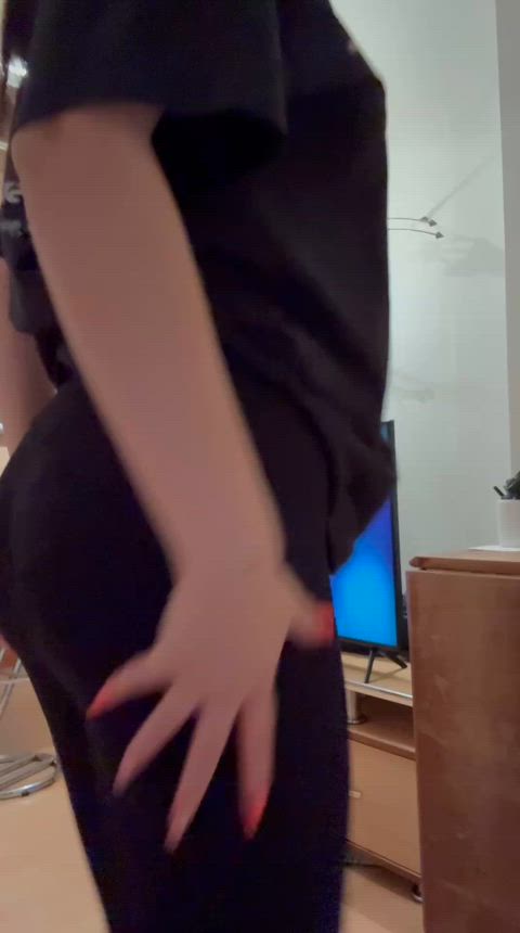 This college girl it's shy to reveal her face