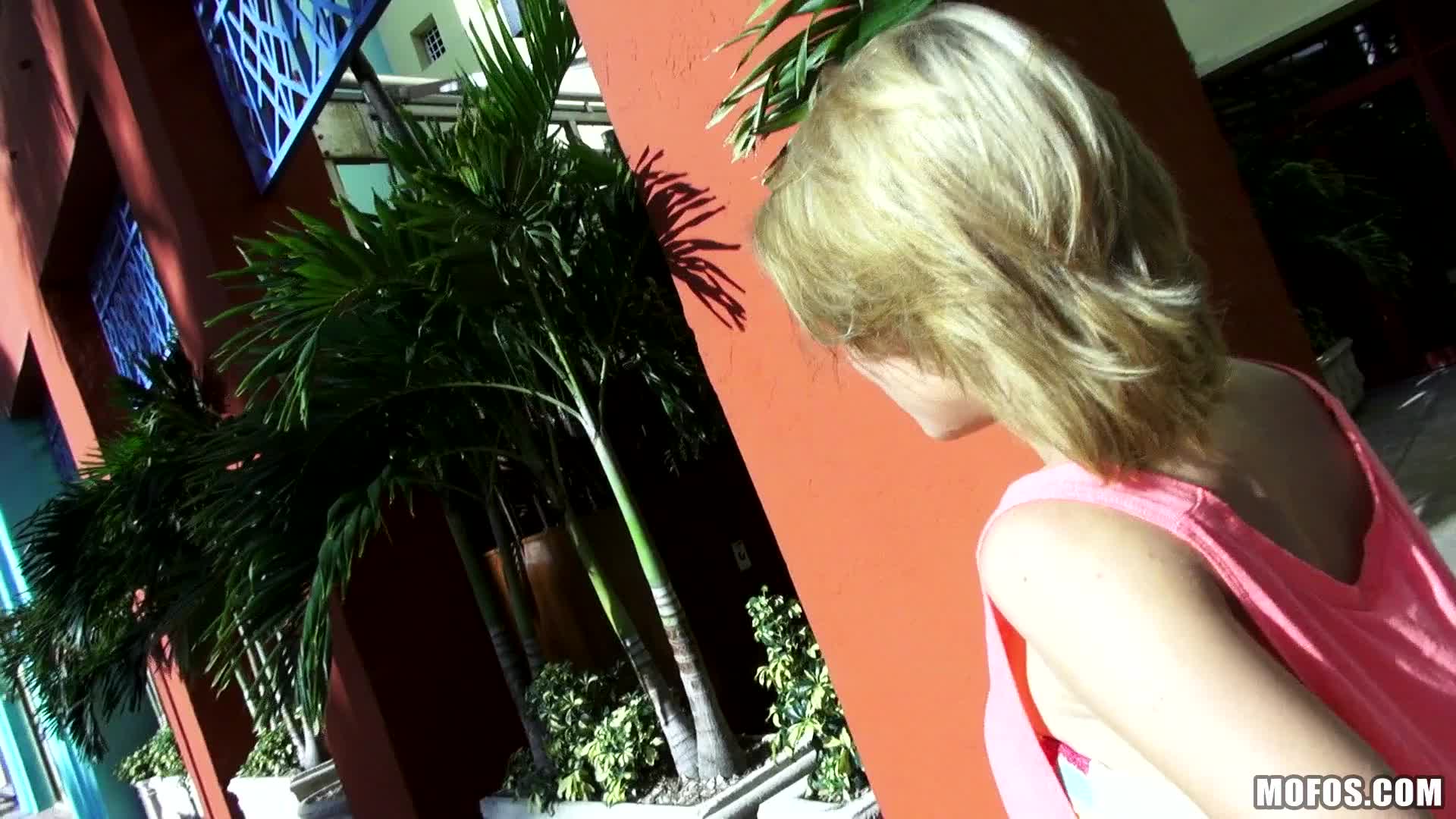 Dakota.Skye cumwalk 2