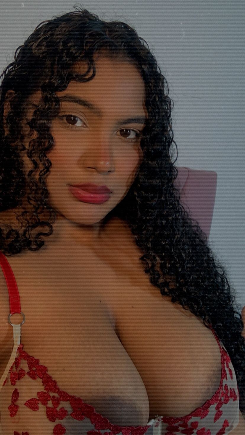 Curvy amateur dildo doggystyle