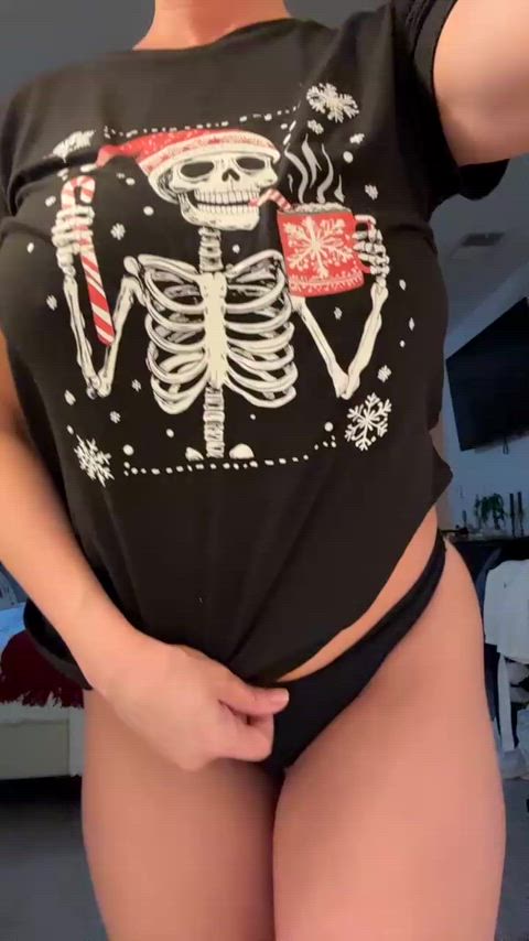 Busty and petite: the perfect combo. Enjoy the reveal.