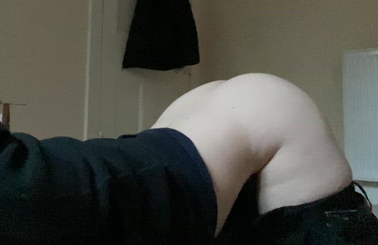 [19] nothing like coming home from work and showing off my bussy ;) would you eat this butt?