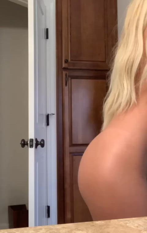 Let me be the girl that will get naked for you everyday.