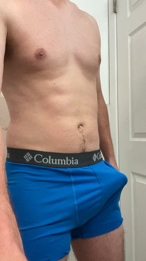 25 bi revealing my bulge