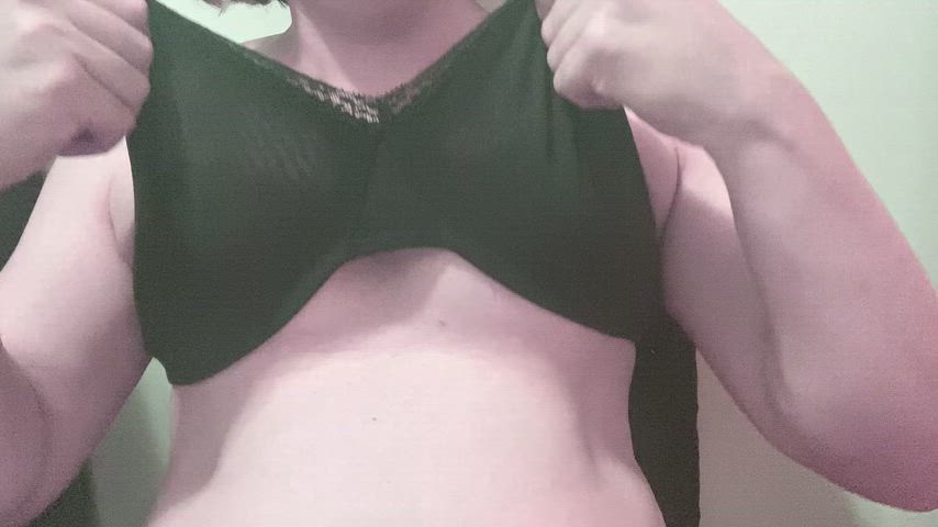 Do you like when a girl play with her tits and her belly?