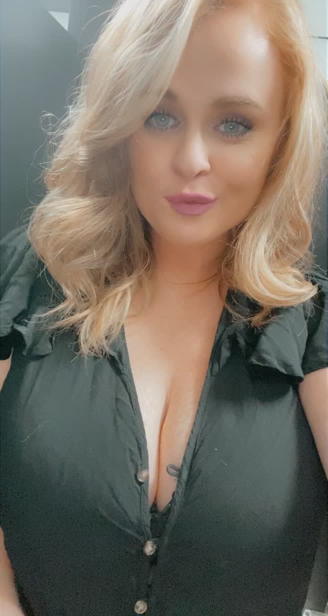 36DDD titty drop for y’all 😈