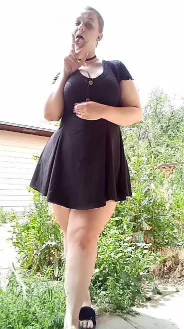 It's too hot out for hair 🖤
