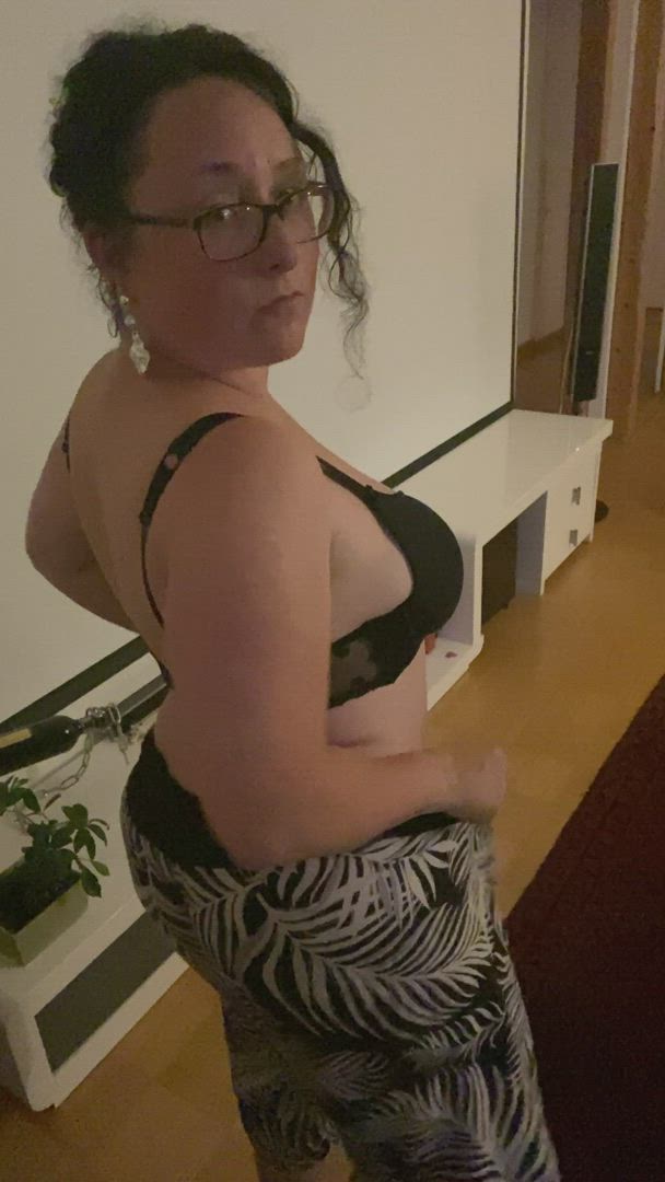 Ass, Big Ass, Dancing, MILF, Natural Tits, Tits