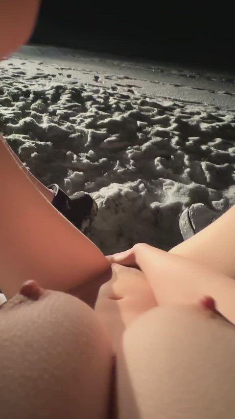 Icey masturbation after dark ☃️