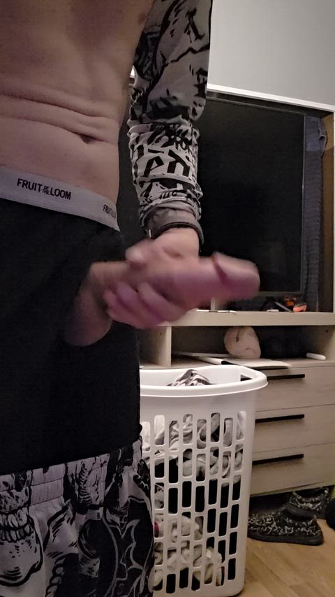 [30] Woke up with morning wood and no one was around to volunteer 🤝🍆🥛