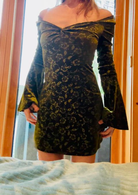 Holiday dress on or of(f)? (56)