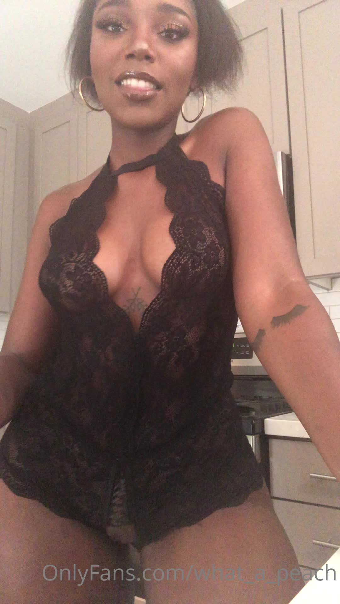 Check link in comments for her content👇🏽💦🔥