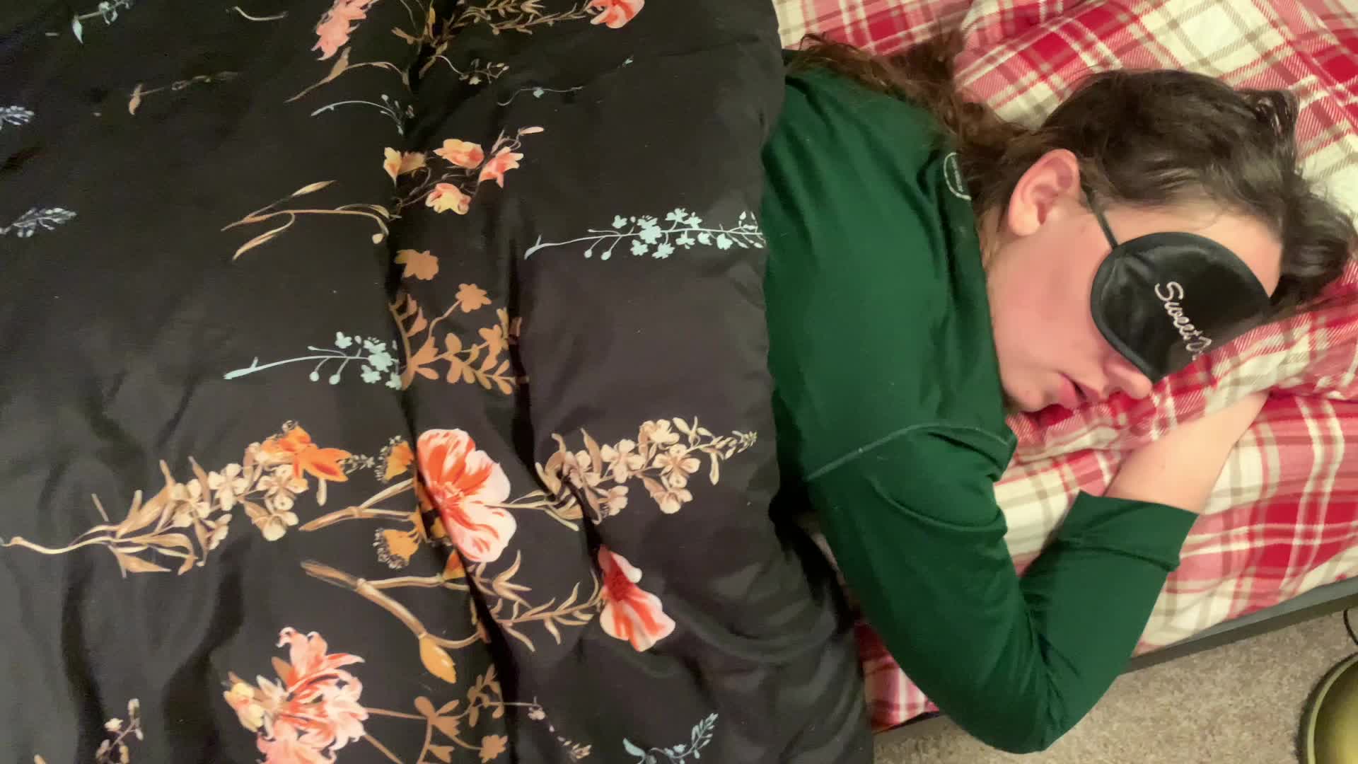 Sleeping fuck and facial