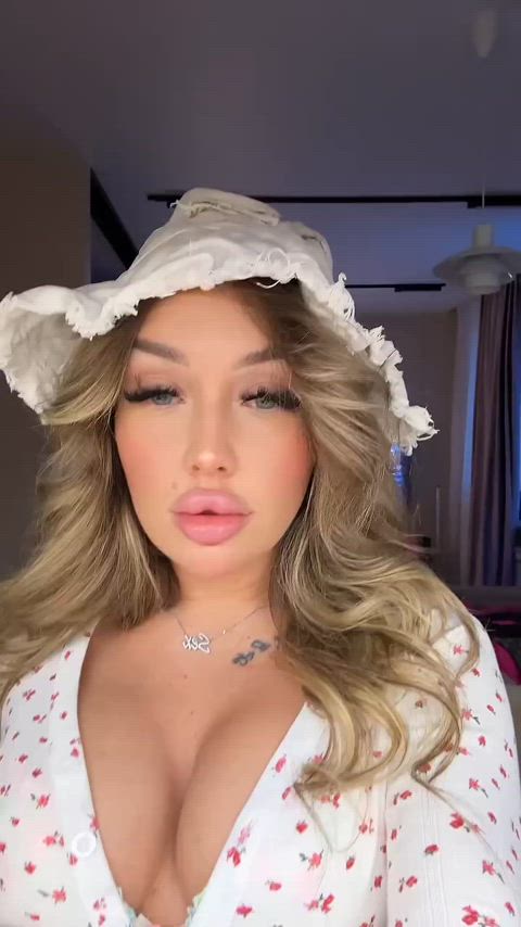 Get 5 hot photos for Fansly subscription 🎁 thumbnail