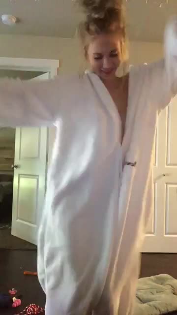 Anybody know this dancing beauts name