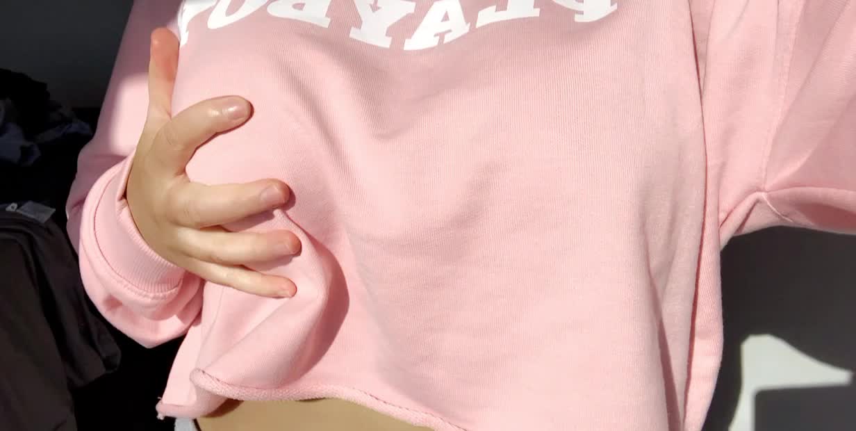 Revealing my big titties 😍